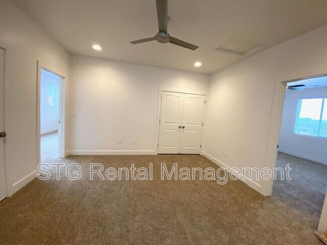Building Photo - 438 N Stone Mountain Dr