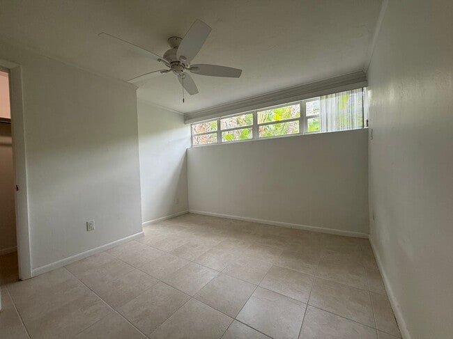 Building Photo - 656 Manor Dr