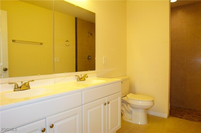 Building Photo - 530 SE 5th Ave