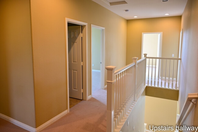 Building Photo - 1167 Vista Pointe Blvd