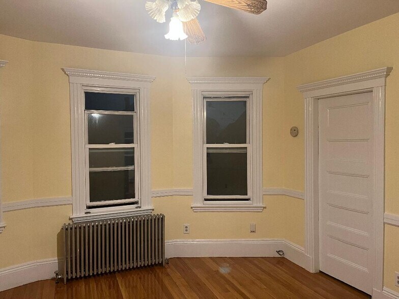 Building Photo - 391 Salem St