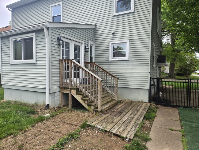 Building Photo - "3-Bed Home on Briarwood Rd: Spacious 1895...