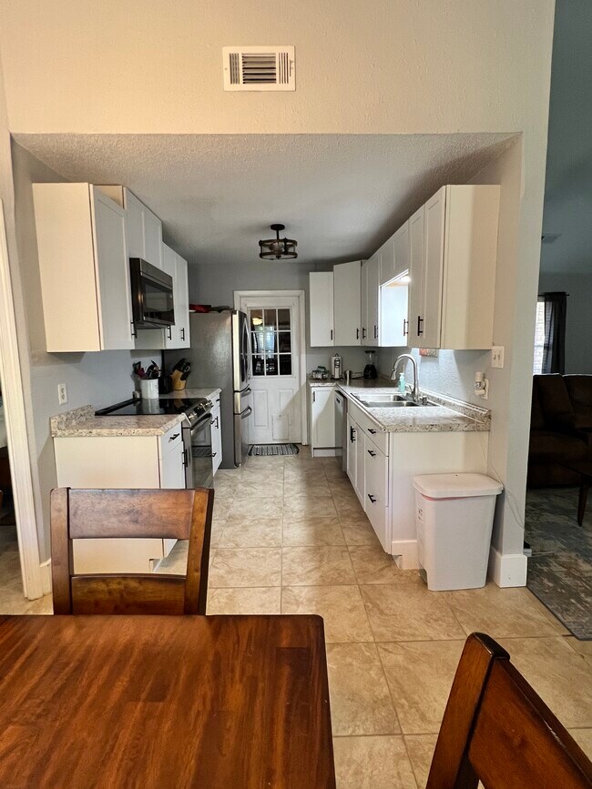 Kitchen - 2025 Hempstead Dr