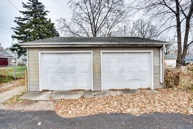 Building Photo - 735 Sexton St