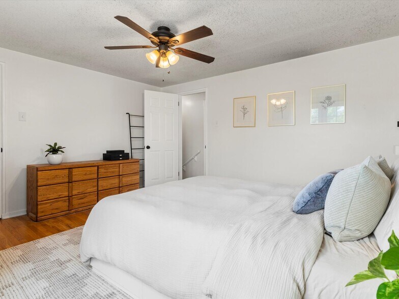 Building Photo - 6003 E 28th Ave