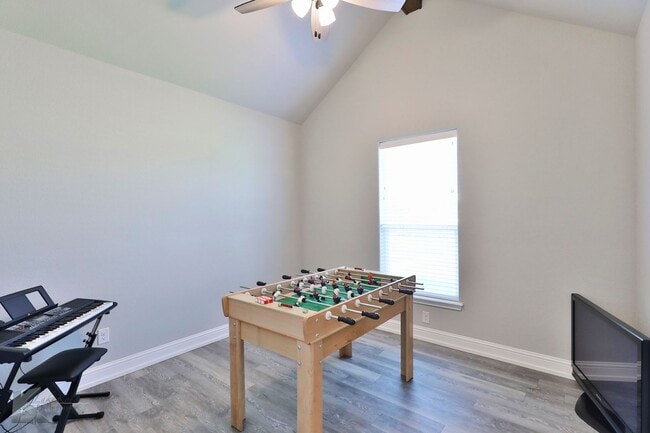 Building Photo - 4 bedroom, EXECUTIVE RENTAL!