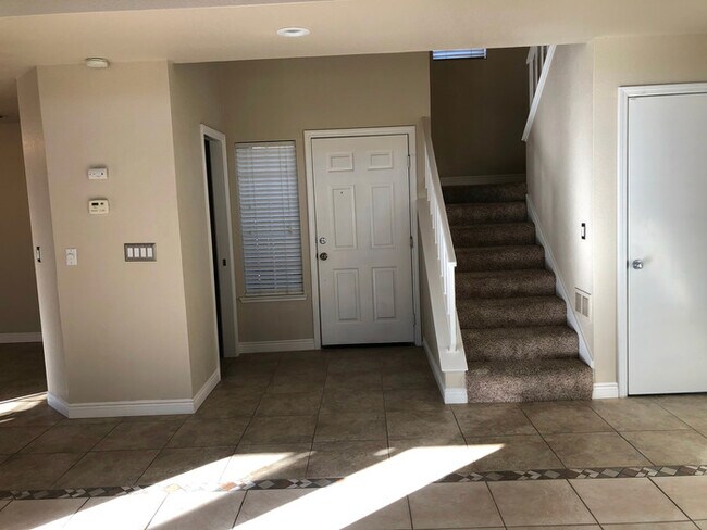 Building Photo - Cozy & Well-Maintained Home in a Peaceful ...