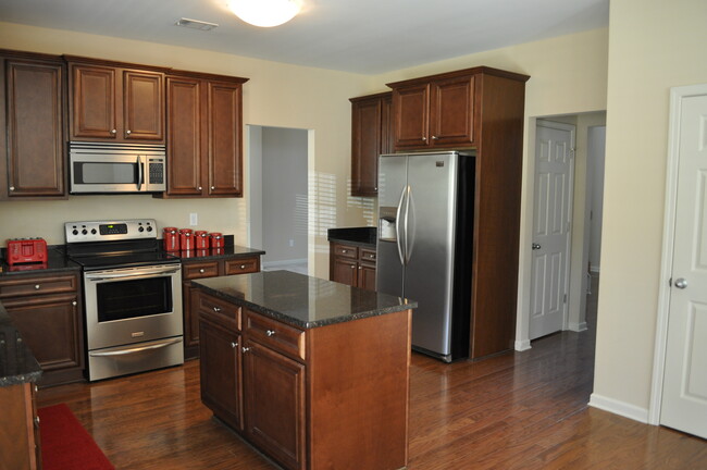 kitchen 2 - 1058 Cedarbrook Dr