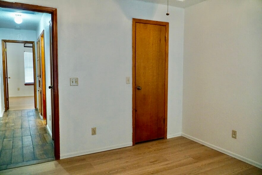 Building Photo - 5004 SE 84th St