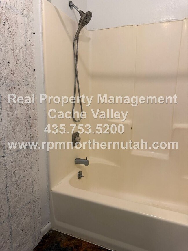 Building Photo - 357 N 200 W