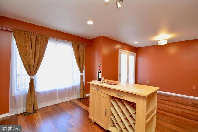 Building Photo - 7209 Burton Hill Ct