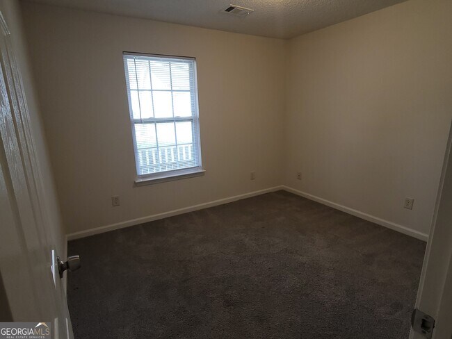 Building Photo - 5011 Larkspur Ln