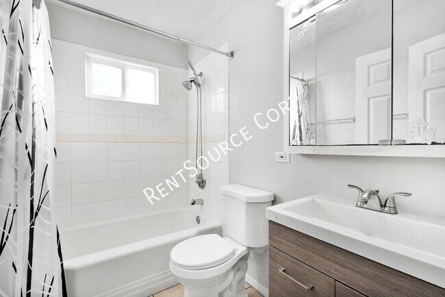 Building Photo - 1040 Flora St