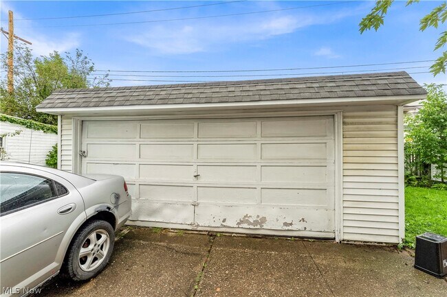 Building Photo - 10123 Greenview Ave