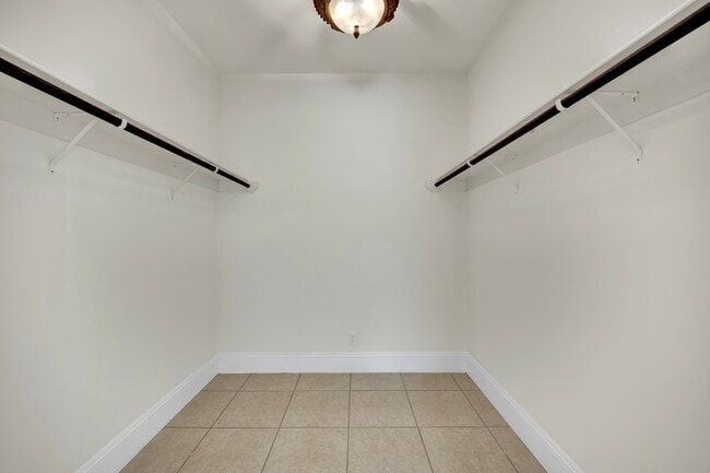 Building Photo - 1250 Shadow Ln