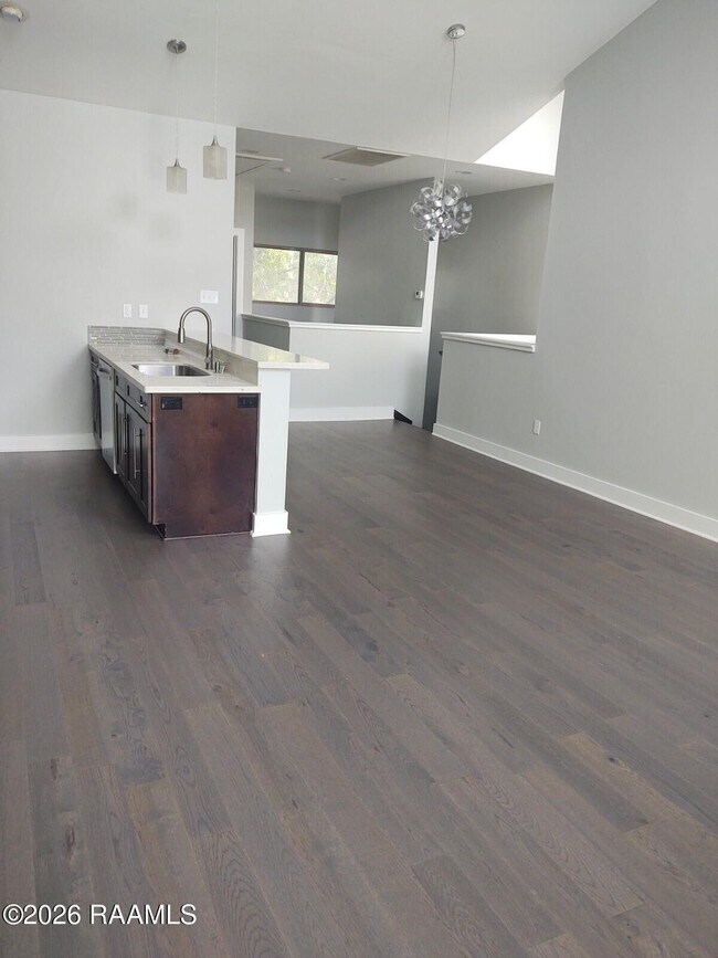 Building Photo - 206 Highland Oaks Ln