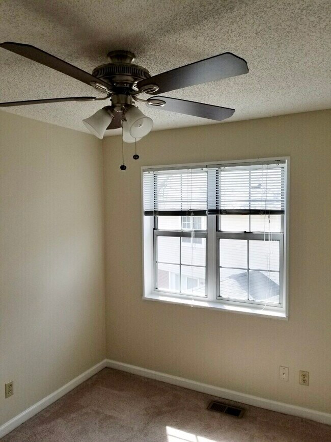 Master bedroom - 8864 Flamingo Ct