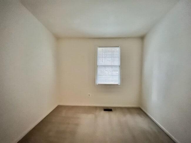 Building Photo - 17120 Briardale Rd