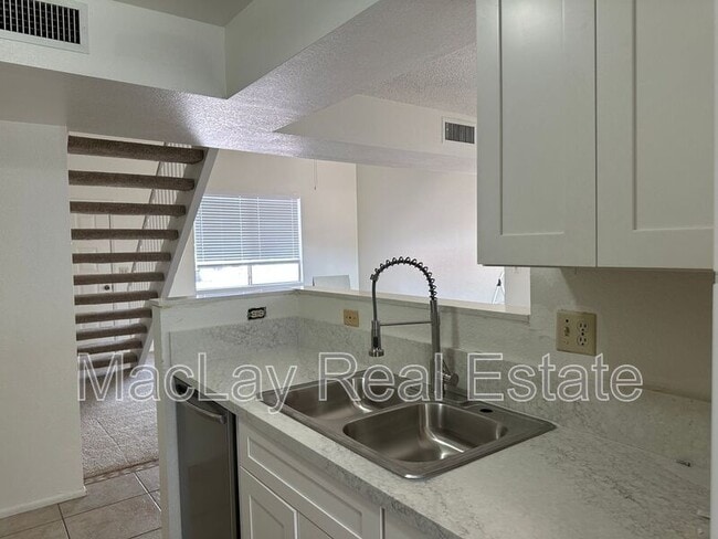 Building Photo - 1577 W Curry Dr