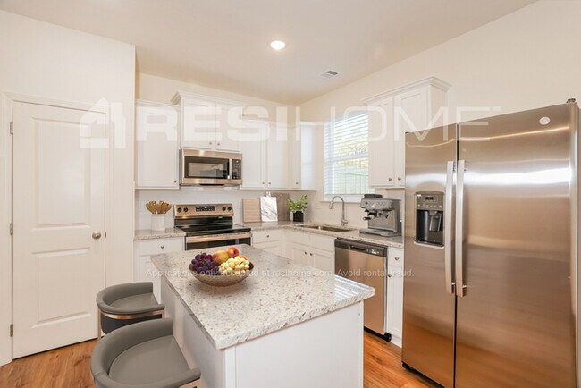 Building Photo - 5022 Vineyard Wy