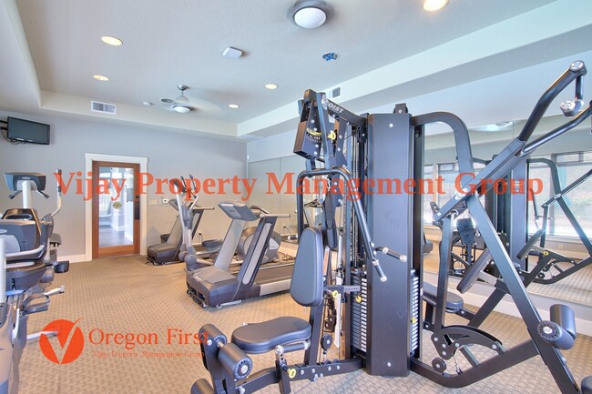 Building Photo - 825 NE Wheelock Pl