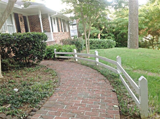 Building Photo - 410 Montevallo Dr NE