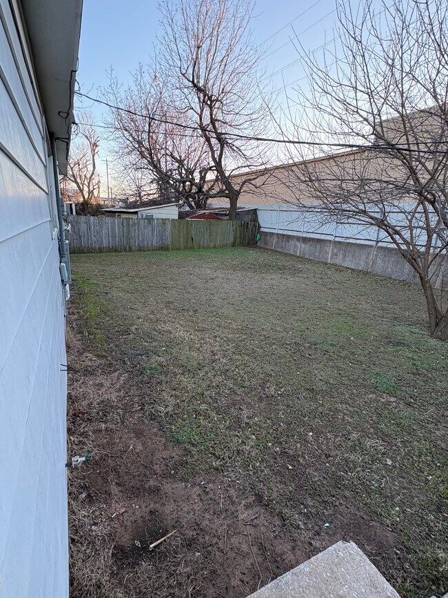 Building Photo - 1421 E Lockheed Ct