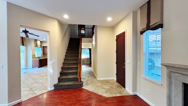 Building Photo - 2124 Carrara St