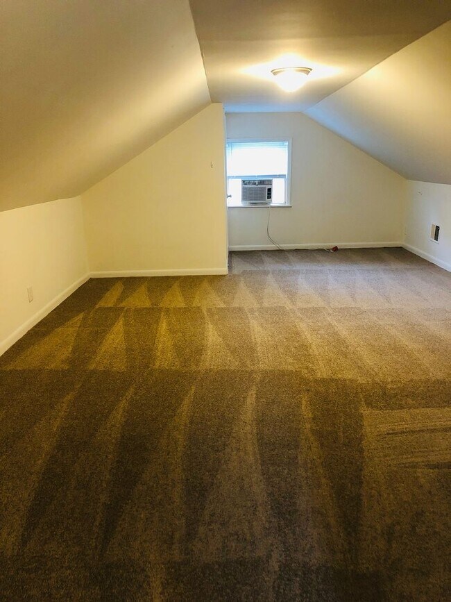 Building Photo - Adorable 3 bdrm/1.5 bath Home on a Corner Lot Across From Belmont Golf Course in Lakeside!