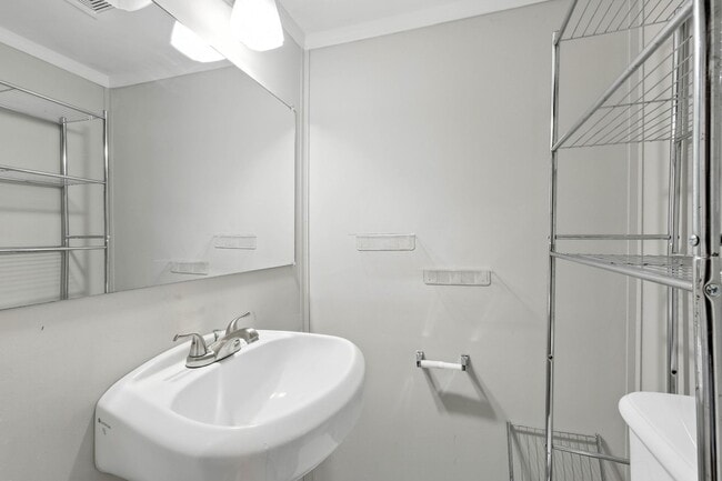 Building Photo - Spacious 3 bedroom home with finished base...