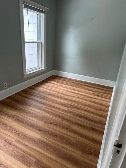 bedroom (1) - 124 8th St E