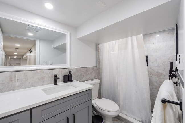 Building Photo - 651 Columbia Rd NW