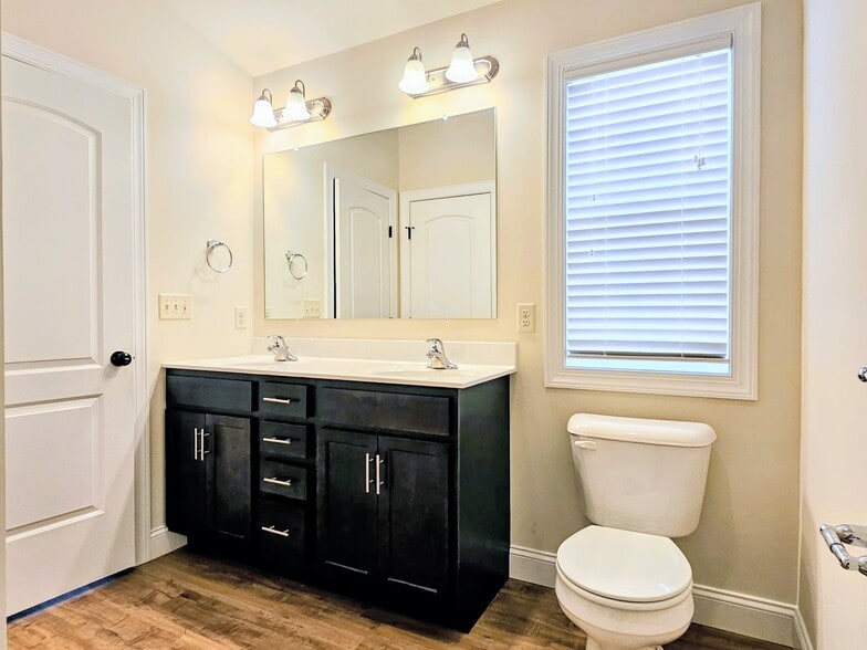 Building Photo - 361 Cedar Holw