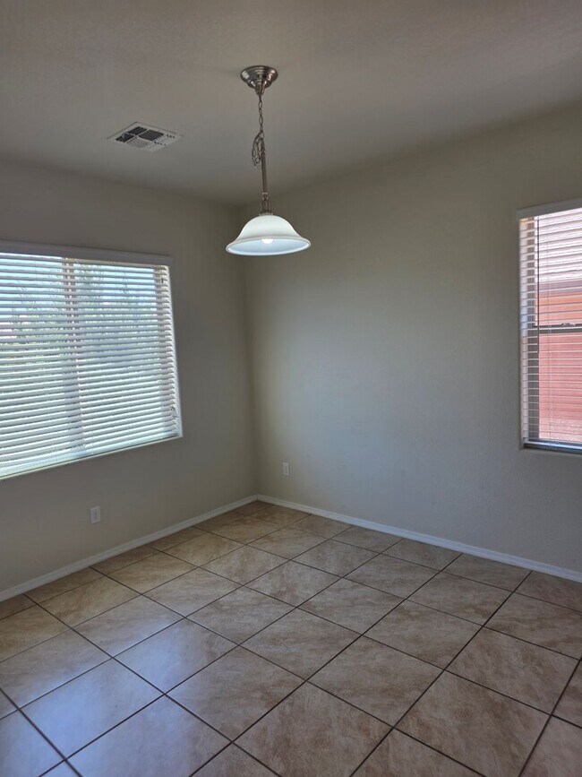 Building Photo - NW 3/BD 2/BA 2/CG Single Story