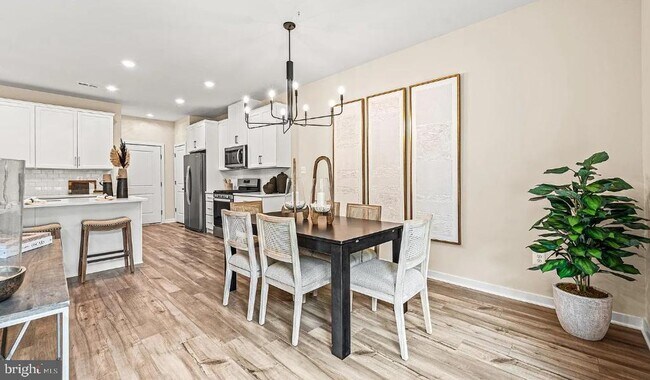 Building Photo - 8 Shamrock Cir