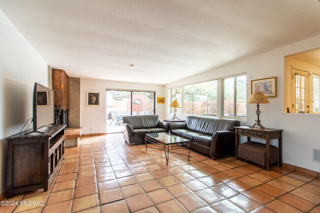 Building Photo - 3752 E Calle Guaymas