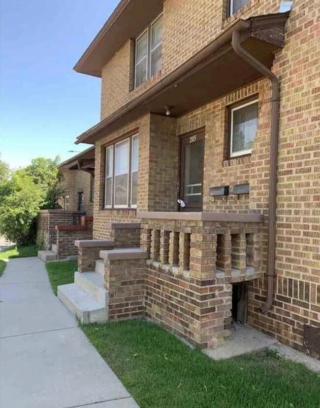 Building Photo - 205 E Pershing Blvd