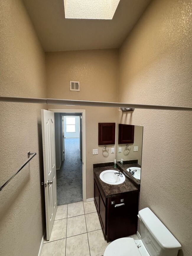 Building Photo - Charming smart 3BR House in El Paso with S...