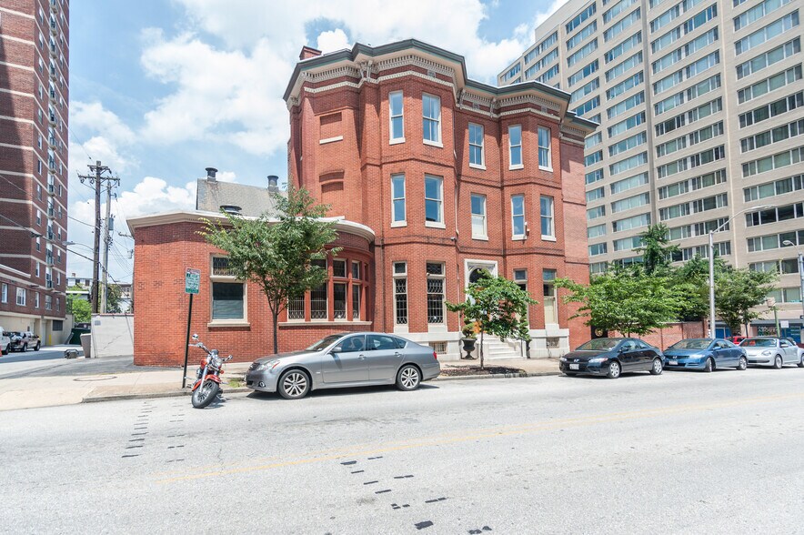 Building Photo - 106 E Chase St