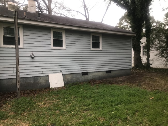 Building Photo - 1403 Hyman Ave