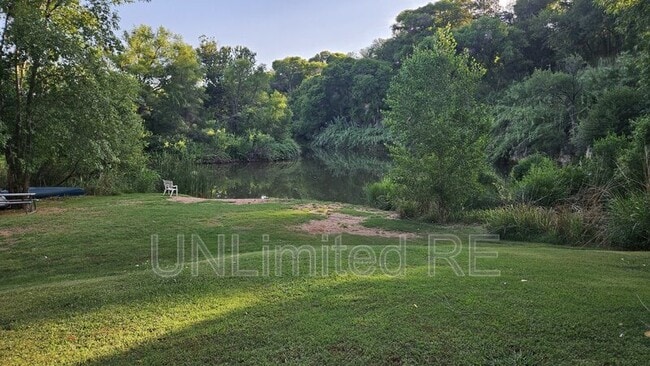 Building Photo - 10305 E Oak Creek Valley Dr