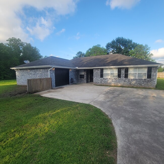 Building Photo - 312 Mesquite St