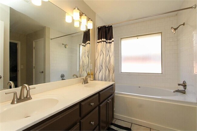 Building Photo - 10209 Aberdeen Dr