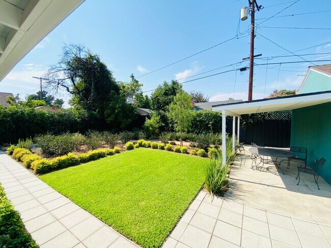 Building Photo - Delightful 3 bedroom 2½ Bathroom Single Family Home In North Hollywood Landscaped Yard