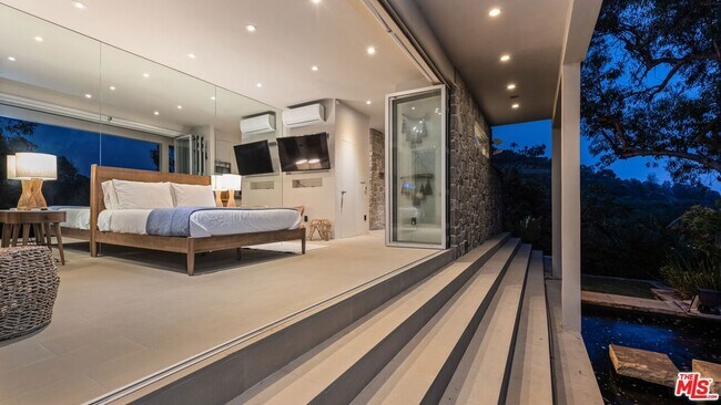 Building Photo - 10556 Fontenelle Way