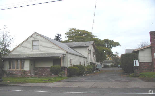 Building Photo - Garden Court Apartments