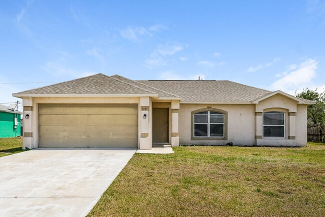 Building Photo - 2429 Ainsworth Ave