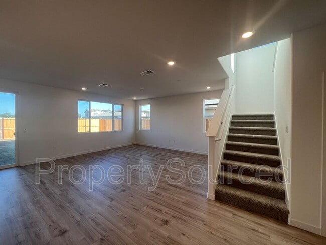 Building Photo - 1029 Pipit St