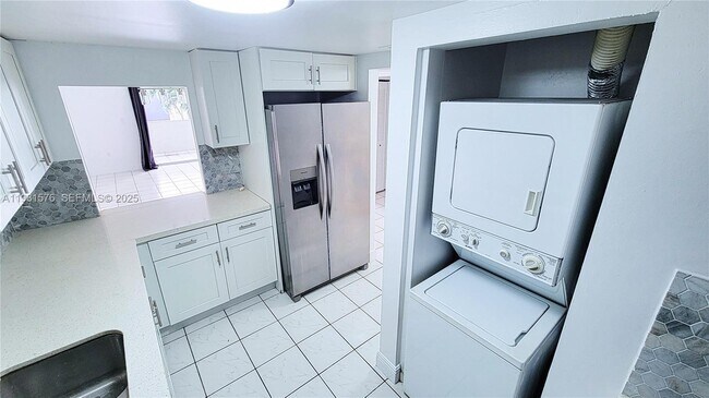 Building Photo - 10090 NW 80th Ct