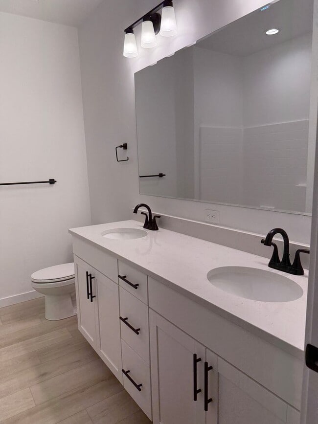 Building Photo - Modern Townhouse for Rent in Desirable Star - 3 Bedroom and 2.5 Bathroom